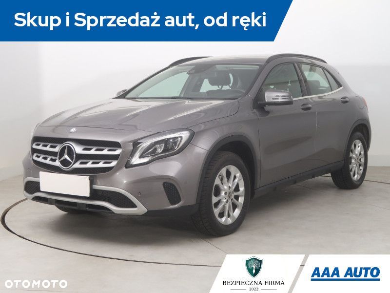 Mercedes-Benz GLA - 2