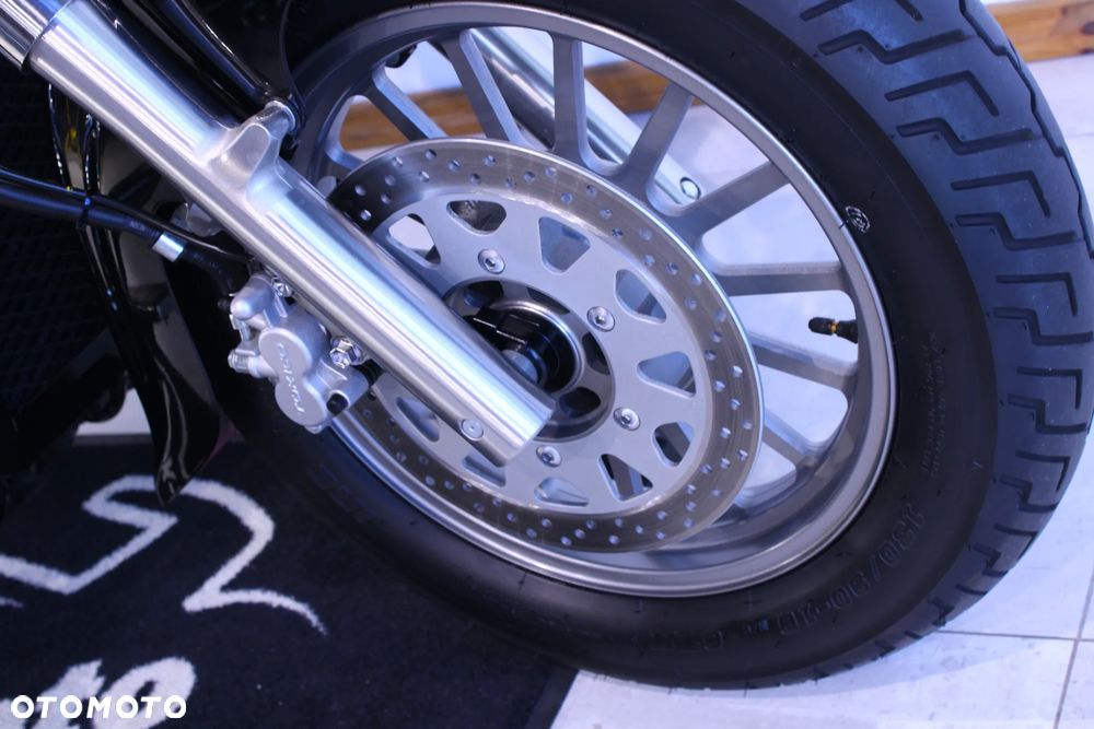 Suzuki Intruder - 29