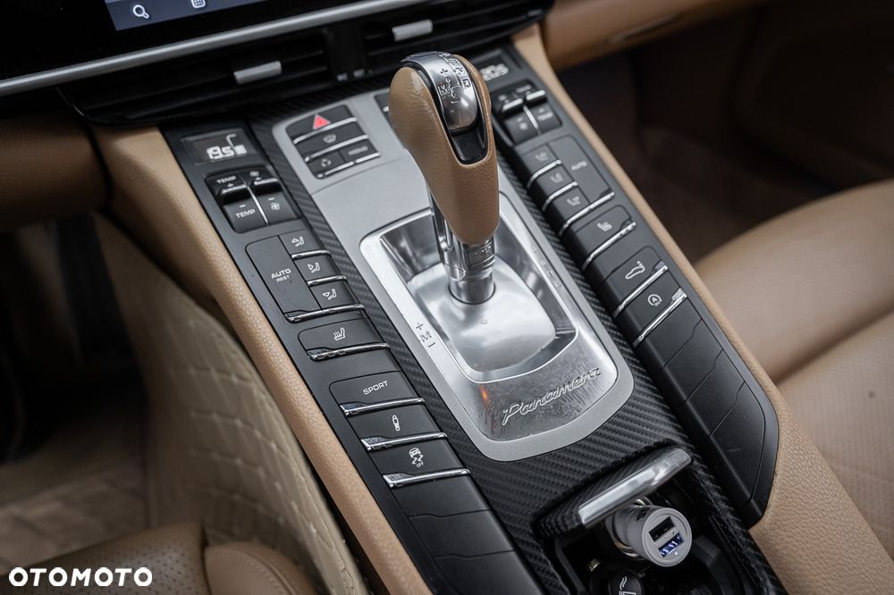 Porsche Panamera 4 PDK Platinum Edition - 26