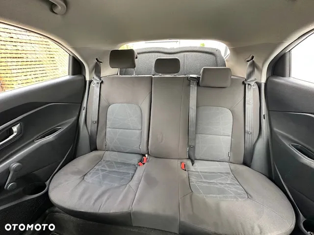 Kia Rio - 5