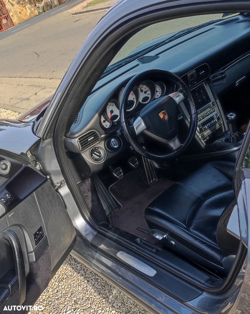 Porsche 911 Carrera - 4