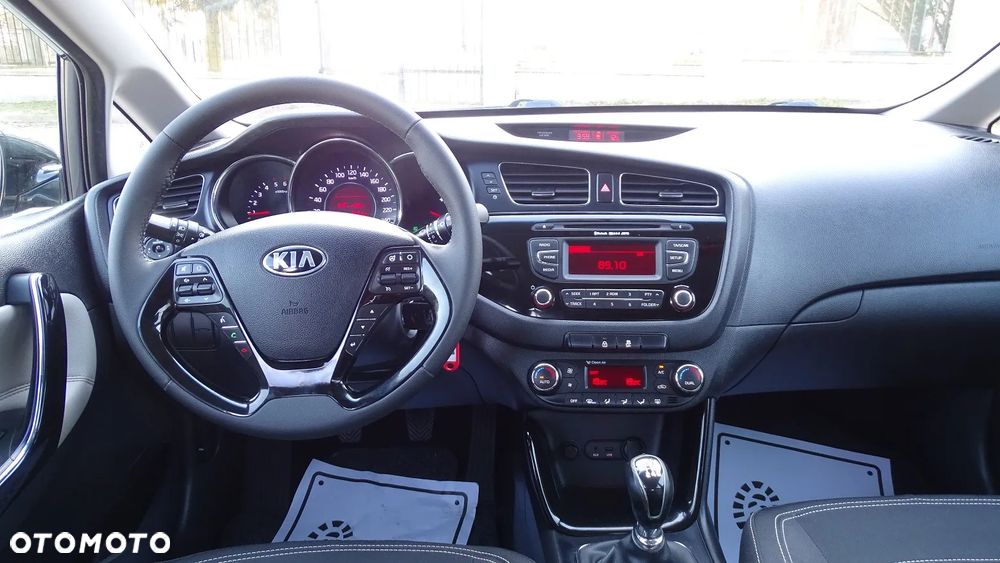 Kia Ceed 1.6 CRDi L - 10