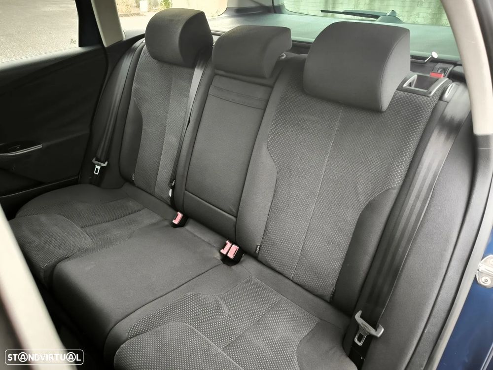 VW Passat Variant 2.0 TDI Confortline - 30