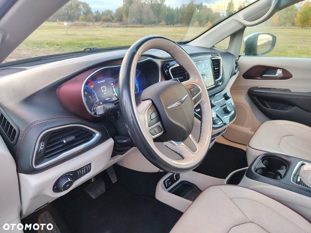 Chrysler Pacifica - 11