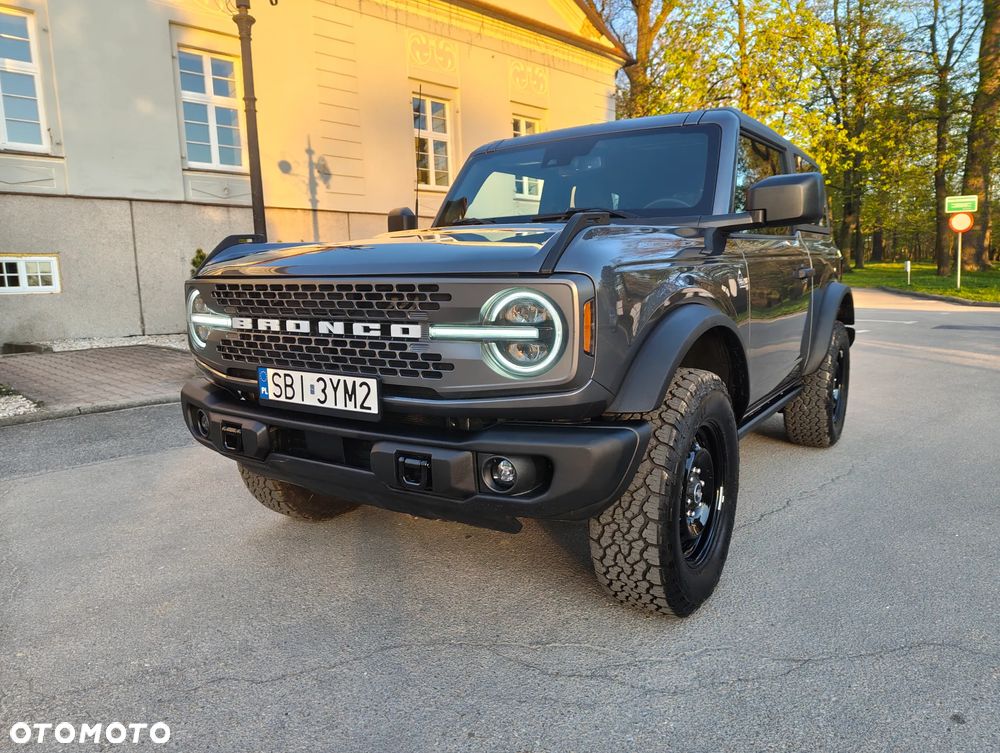 Ford Bronco - 1