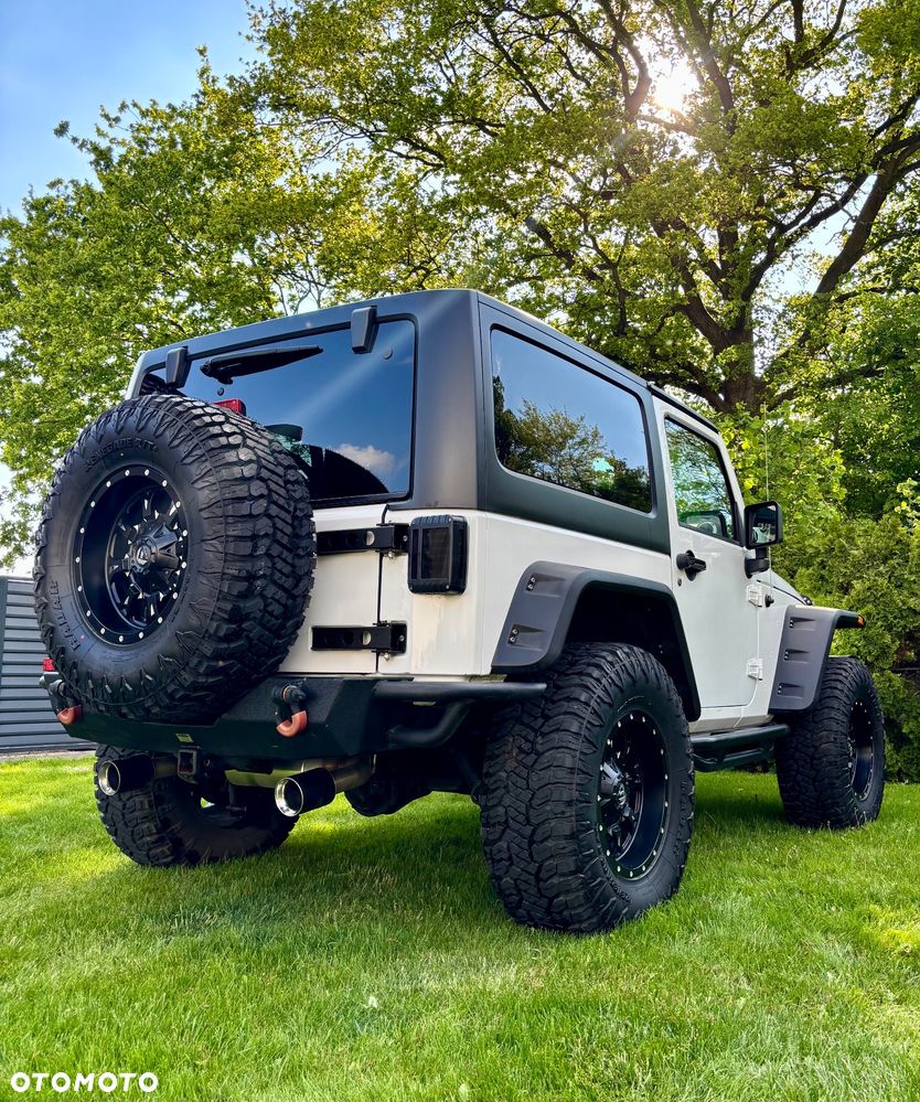 Jeep Wrangler - 16