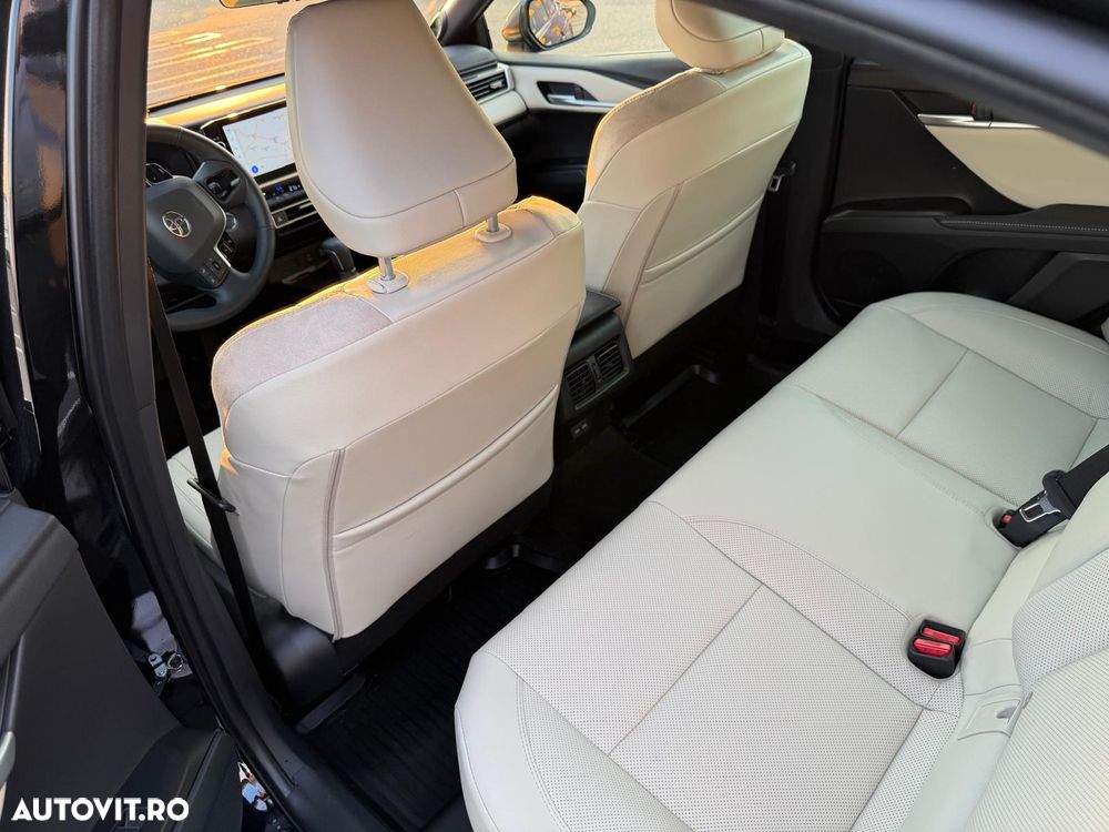 Toyota Camry 2.5 HEV Executive - 4