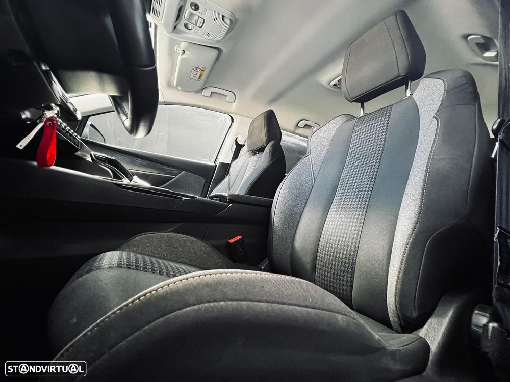 Peugeot 5008 1.5 BlueHDi Allure EAT8 - 34