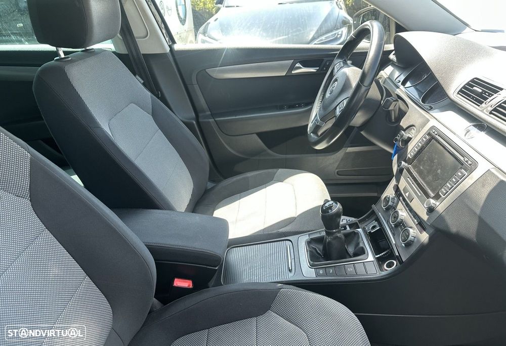 VW Passat Variant 1.6 TDI BlueMotion Highline - 4