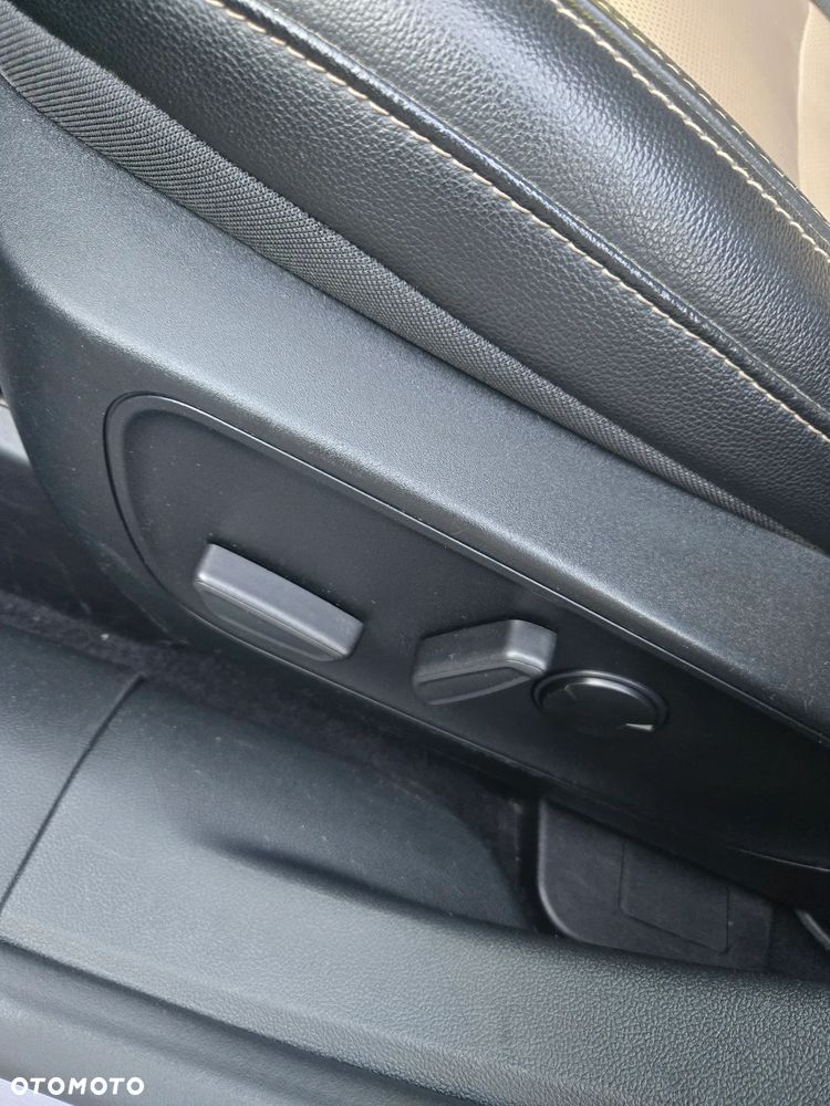 Ford Kuga 2.5 Duratec FHEV 4x4 TITANIUM - 19