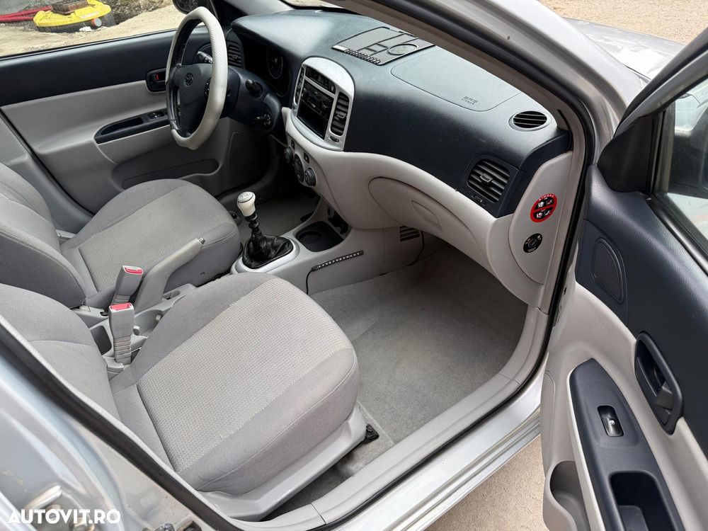 Hyundai Accent - 7