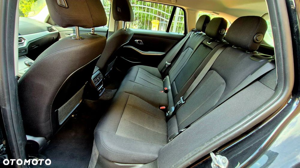 BMW Seria 3 320d Touring Advantage - 14