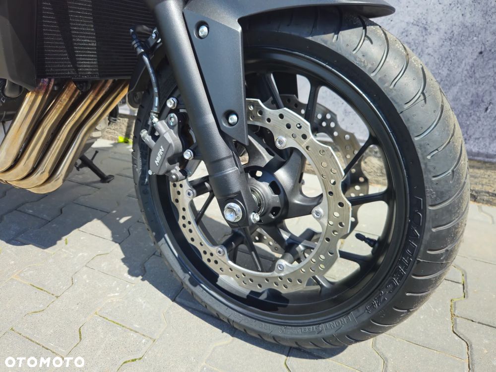 Honda CB - 12