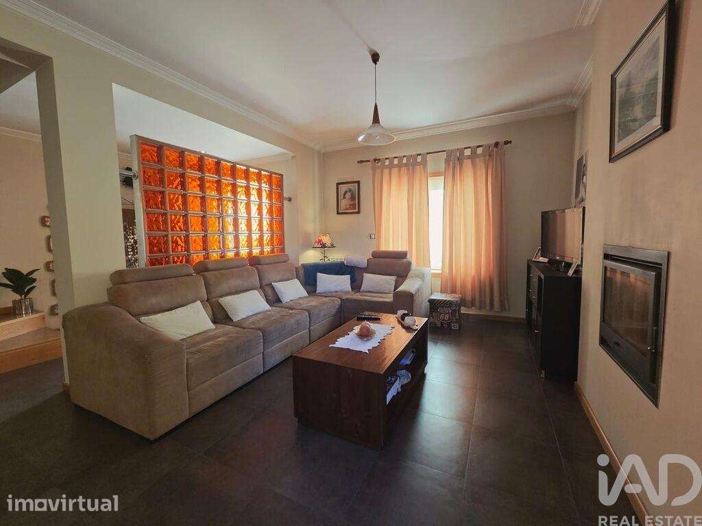 Moradia geminada T3 em Santa Comba Dão e Couto do Mosteiro de 171 m2 - Grande imagem: 5/40