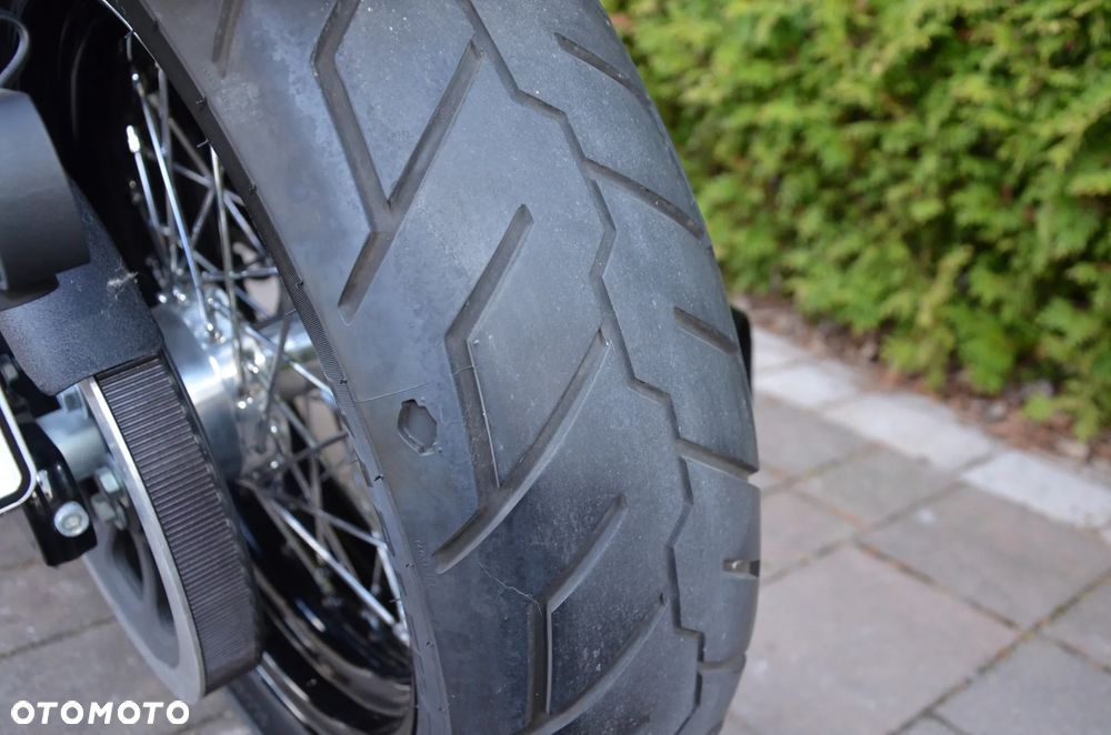 Harley-Davidson Dyna Street Bob - 27