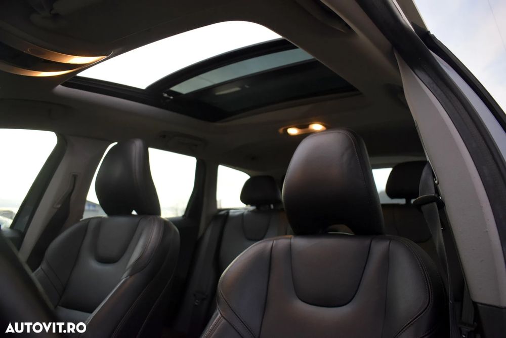 Volvo XC 60 D5 AWD Geartronic Ocean Race - 29