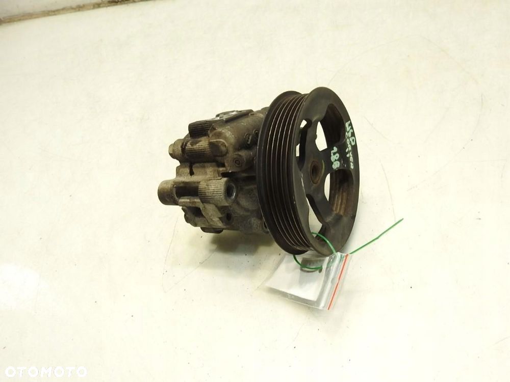 POMPA WSPOMAGANIA TOYOTA COROLLA VERSO II 1.8 VVTI - 6