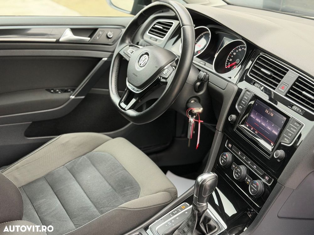 Volkswagen Golf - 23