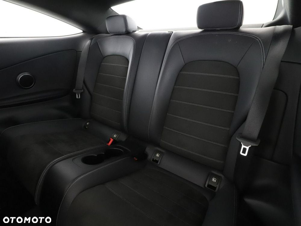 Mercedes-Benz Klasa C 200 9G-TRONIC AMG Line - 18