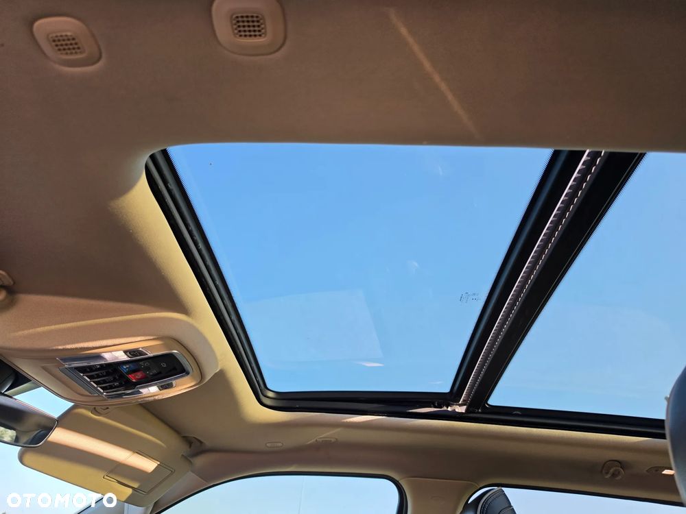 RAM 1500 Crew Cab Shortbed Laramie - 12