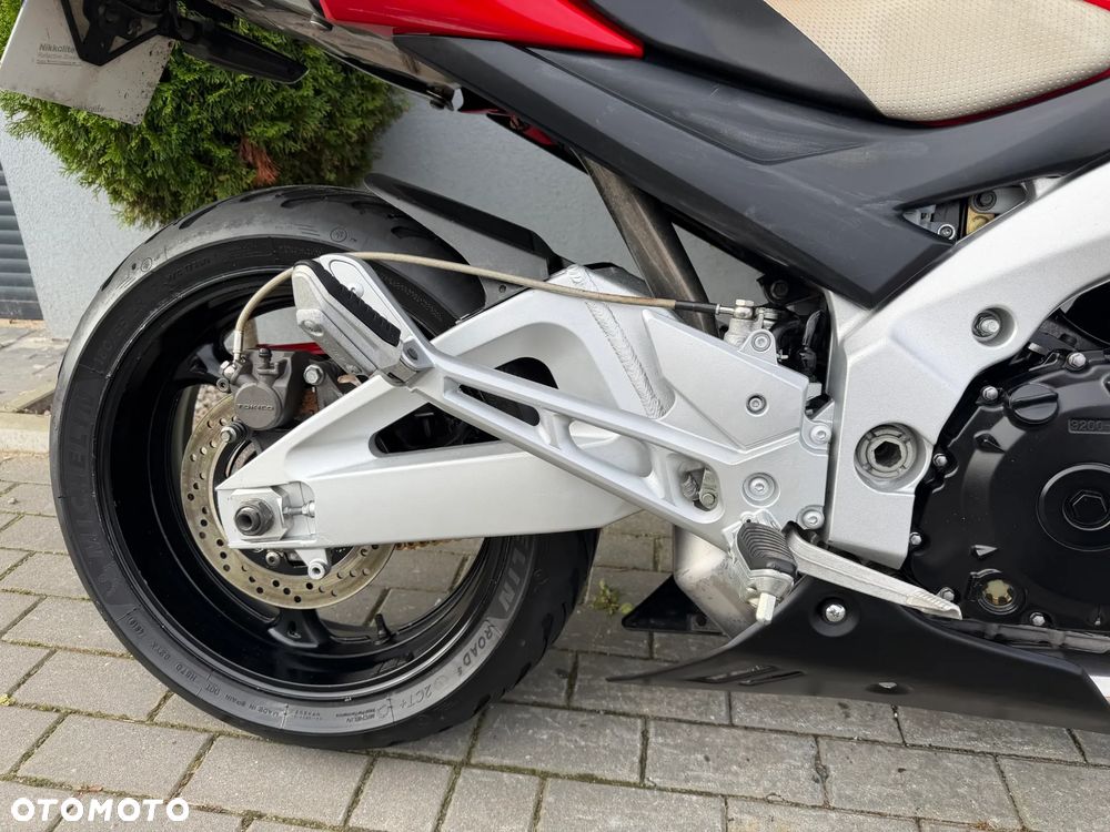 Suzuki GSR - 20