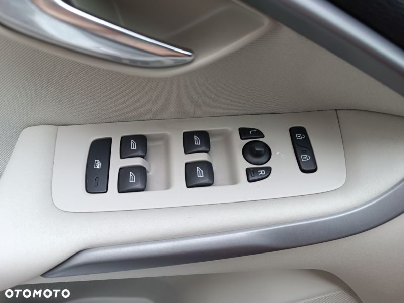 Volvo V40 D3 Momentum - 8