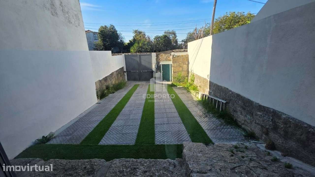 Espetacular Moradia T3 com jardim e estacionamento no centro do Porto - Grande imagem: 4/28