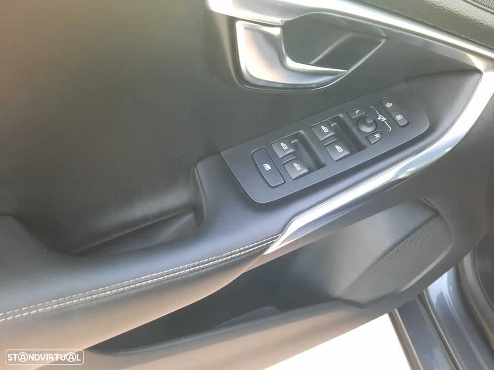 Volvo V40 1.6 D2 R-Design - 28
