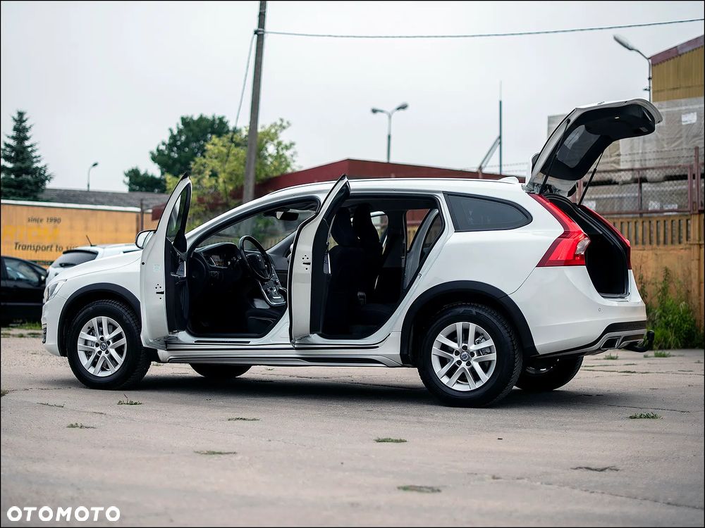 Volvo V60 Cross Country - 11