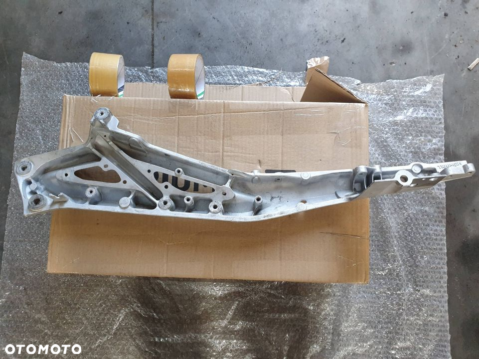 STELARZ TRIUMPH STREET TRIPLE 765 RS OGON PRAWY - 3