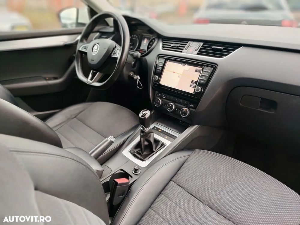 Skoda Octavia Combi 2.0 TDI Tour - 20