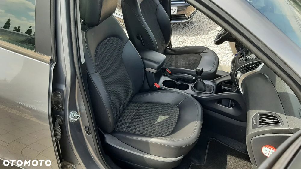 Hyundai ix35 2.0 CRDi 2WD Trend - 17