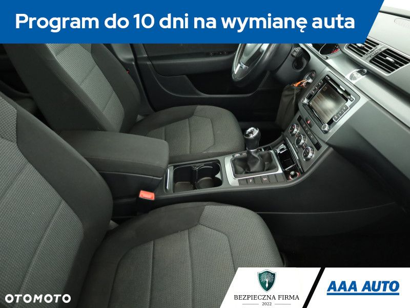Volkswagen Passat - 8
