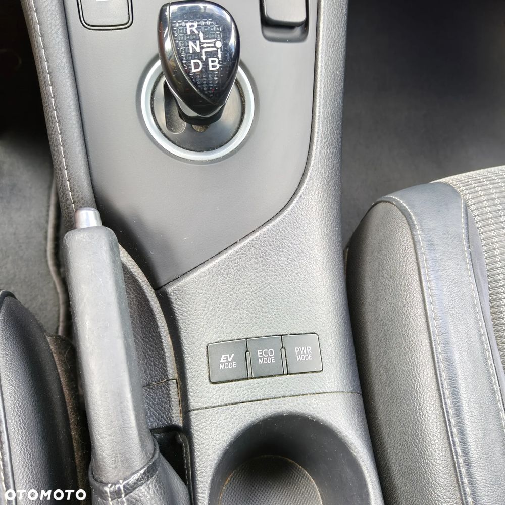 Toyota Auris Hybrid 135 Prestige - 28