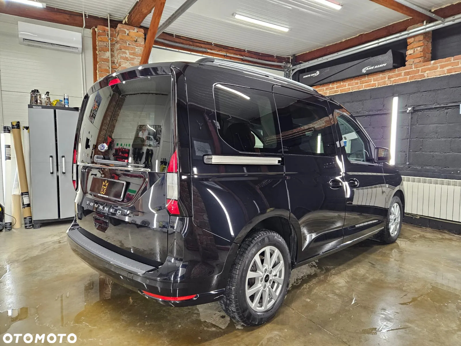 Ford Tourneo Connect 1.5 EcoBoost Titanium - 4