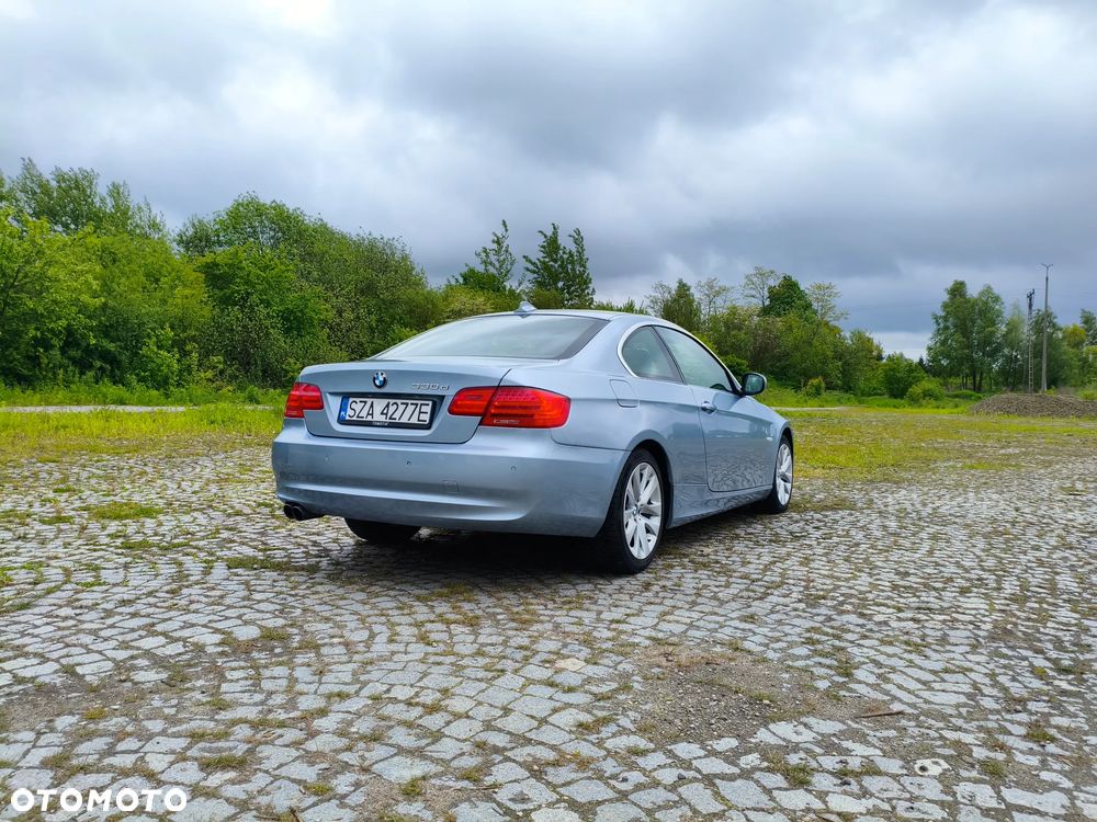 BMW Seria 3 330d xDrive - 14