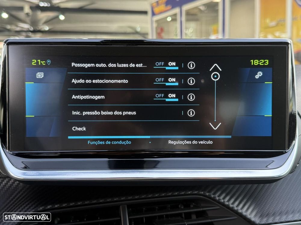 Peugeot e-208 GT - 32