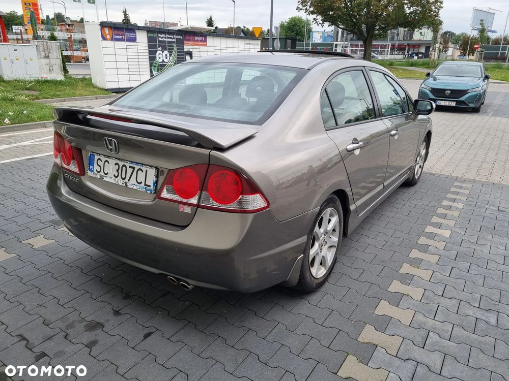 Honda Civic 1.8 Executive - 9