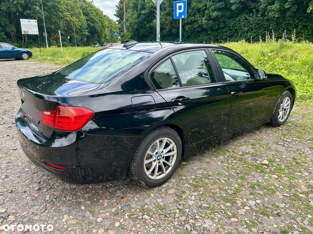 BMW Seria 3 320i - 4