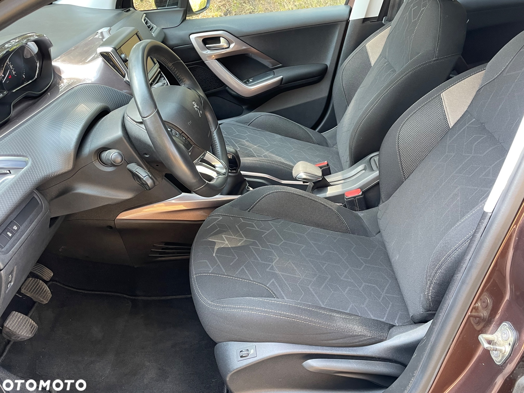 Peugeot 2008 1.6 e-HDi Allure S&S - 17
