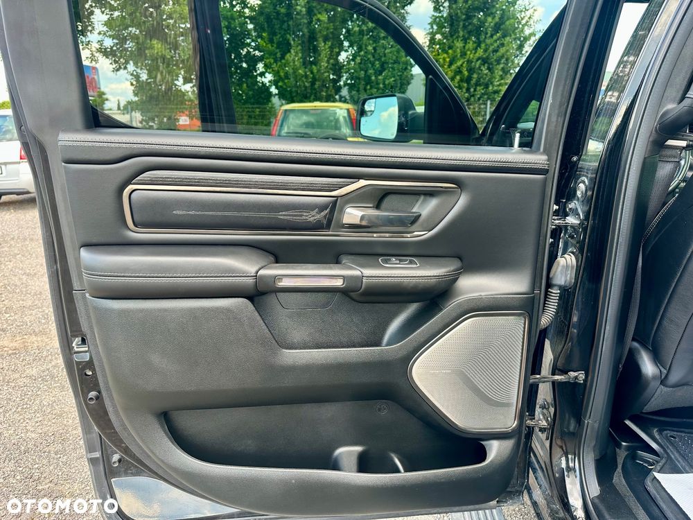 RAM 1500 Crew Cab Shortbed Limited - 18