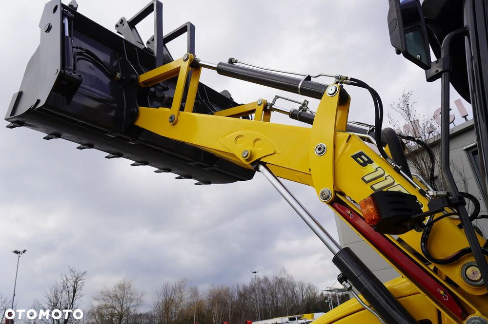 New Holland B115B / 4600 MTH! / 2021 - 17