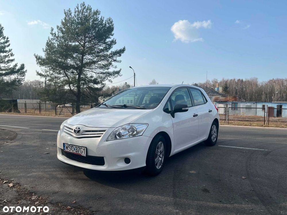 Toyota Auris - 1