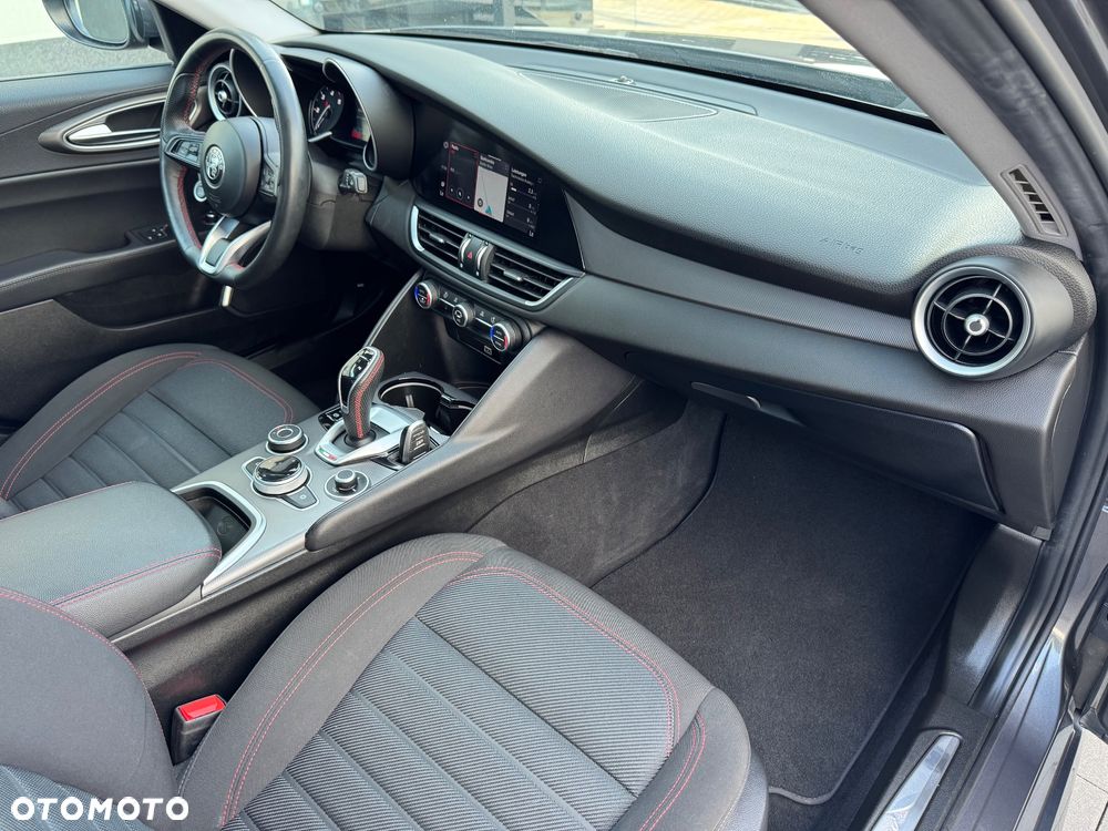 Alfa Romeo Giulia 2.2 AT8 Super - 22
