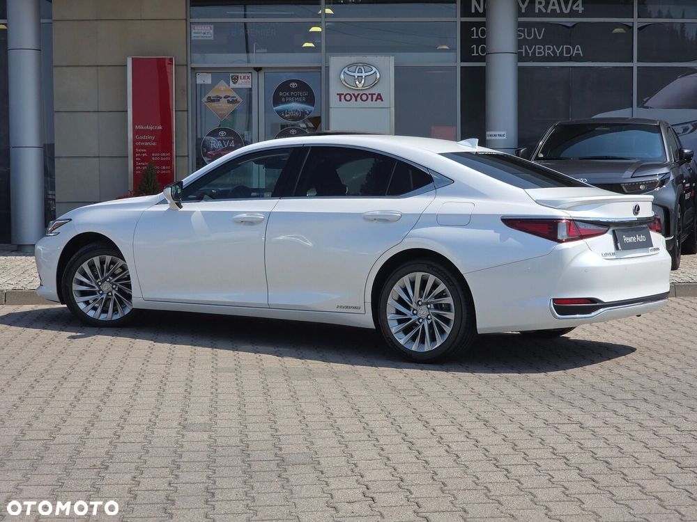 Lexus ES 300h Business Edition - 4