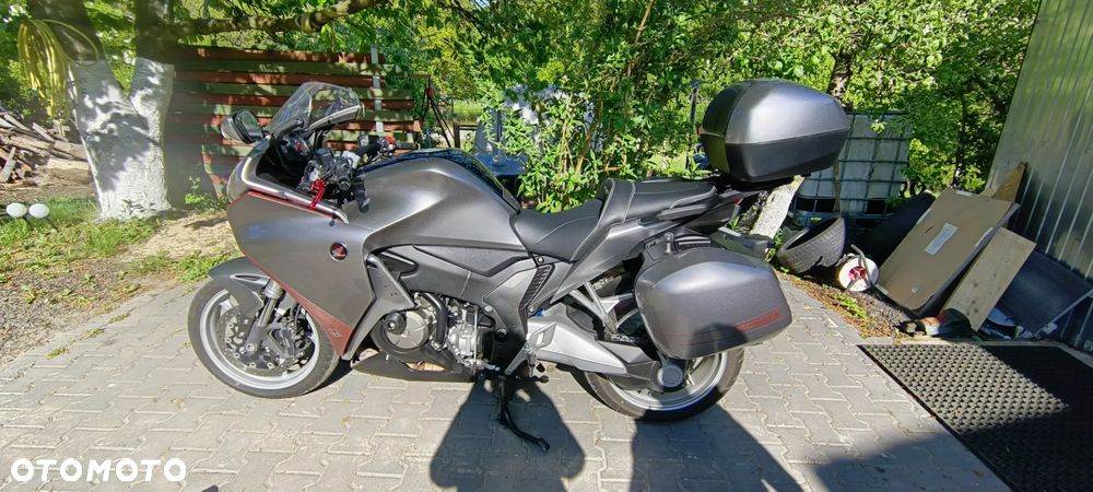 Honda VFR - 15