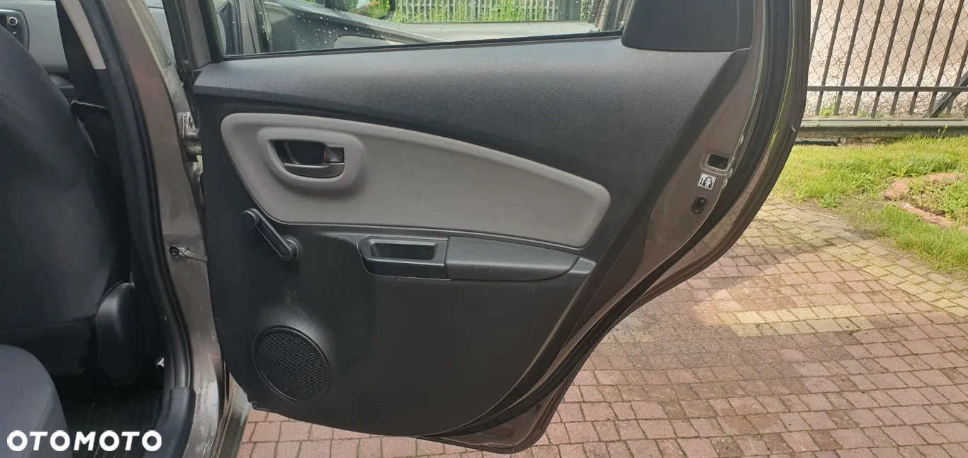 Toyota Yaris 1.33 Life EU6 - 12