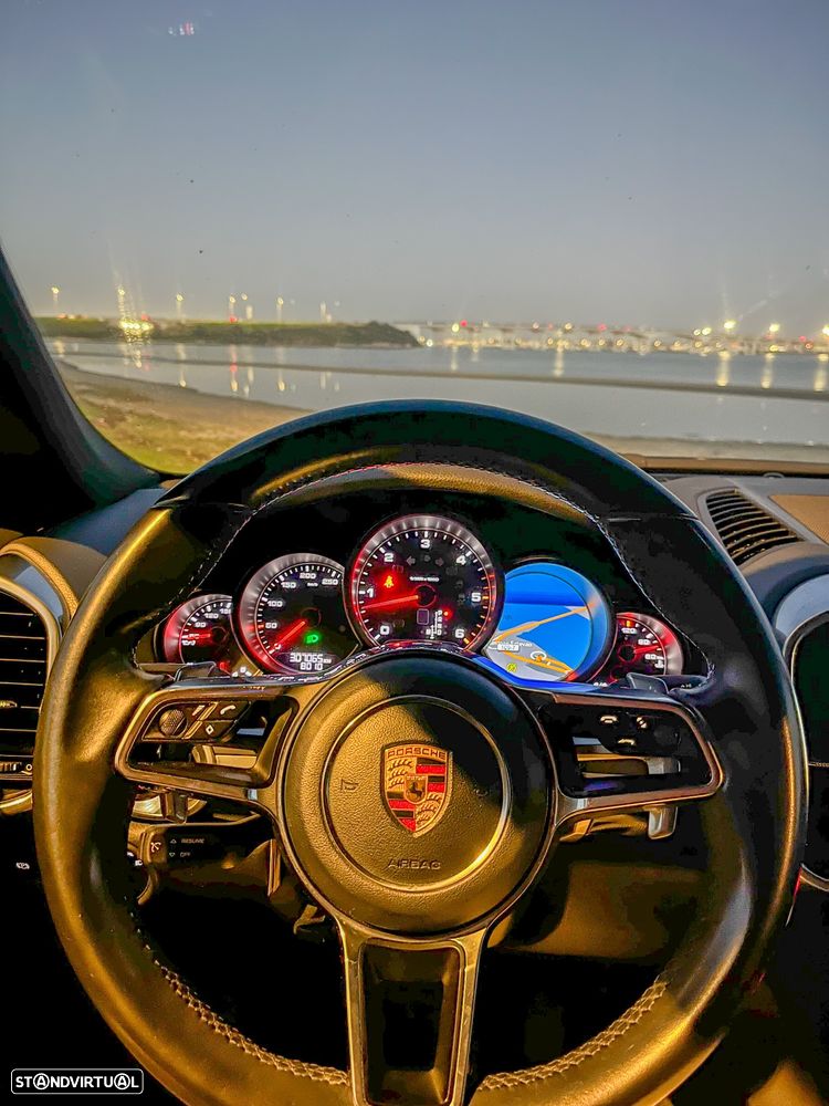 Porsche Cayenne Standard - 9