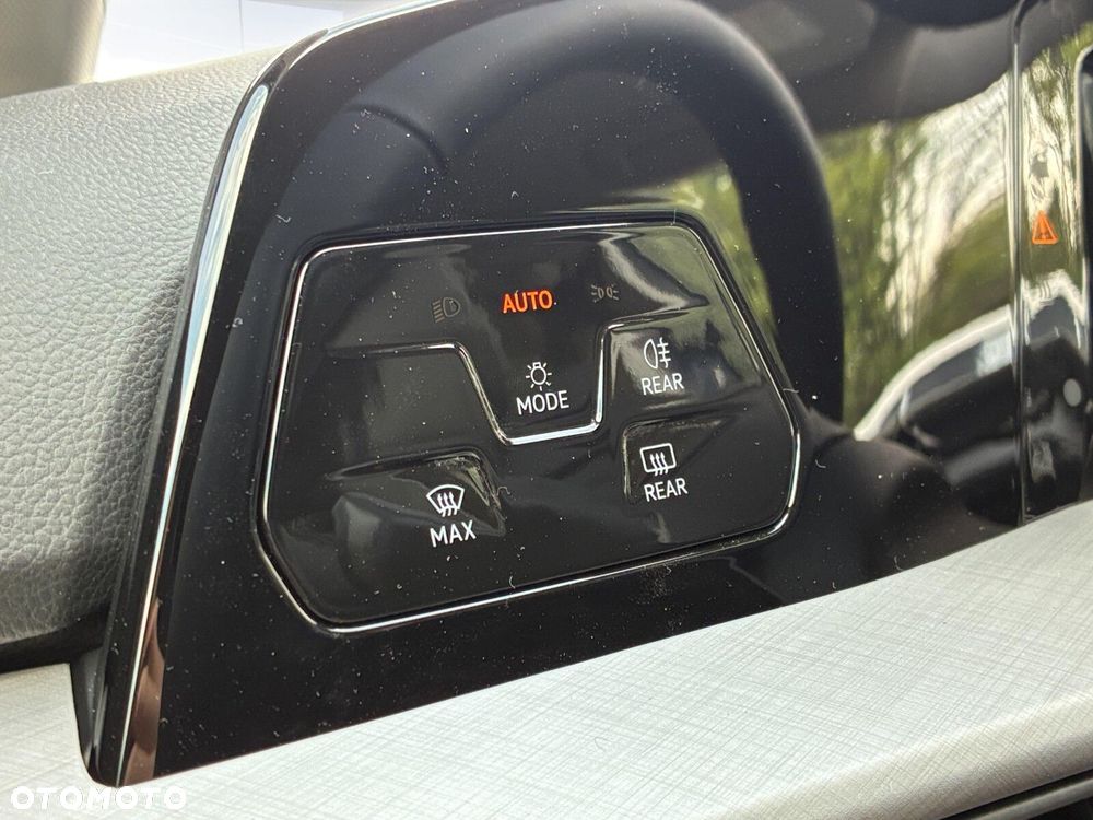 Volkswagen Golf - 23
