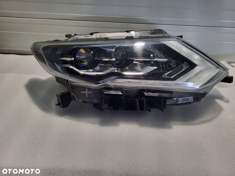 nissan x-trail t32 lift full przód strona prawa lampa przednia - 1